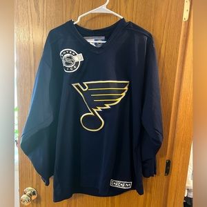 Unisex Size Medium Navy St. Louis Blues warm up jersey.